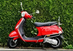 Moto Scooter: A agilidade em duas rodas. Compacta, econômica e leve para o seu dia a dia